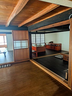 受付の横には陶芸ギャラリー併設