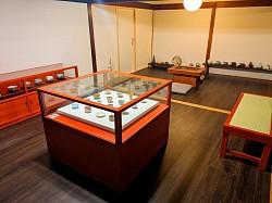 ギャラリーでは陶芸家の作品を展示（一部お使いいただけます）