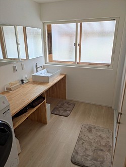 洗面所は広くお使いいただけます