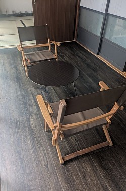 陽のあたる縁側でゆったりと