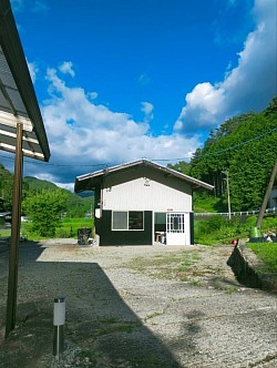 隣接する陶工房